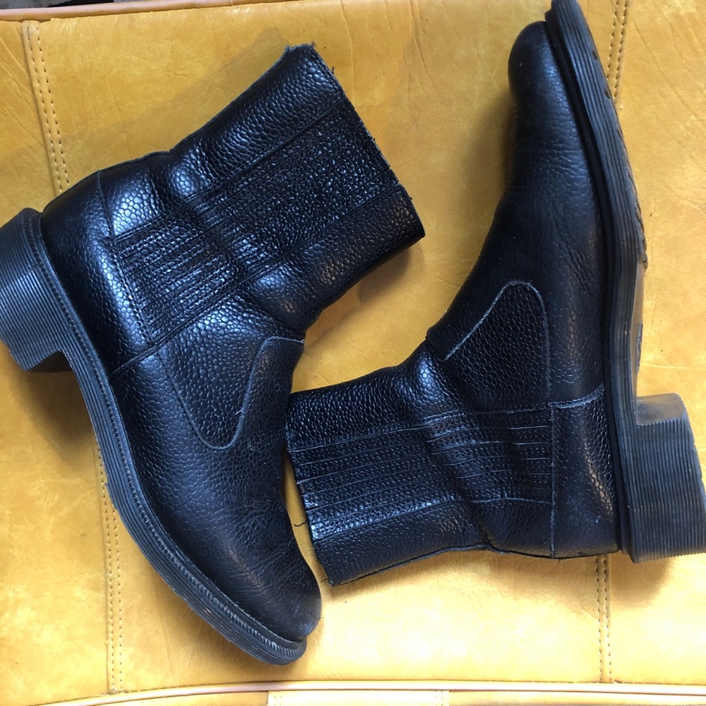 Dr. Martens Chelsea Boots